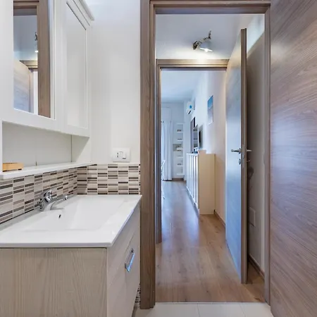 Guesthost - Su Niu Flat With Balcony Apartman *